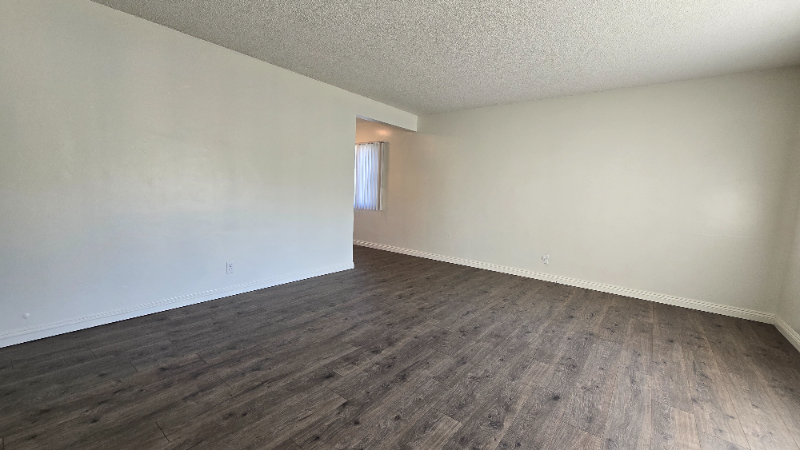 107 E Laurel Ave #107 - Photo 2 of 10