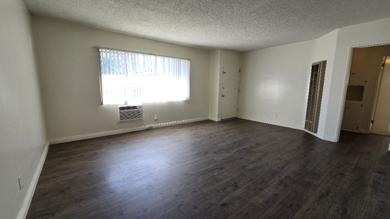 107 E Laurel Ave #107 - Photo 3 of 10