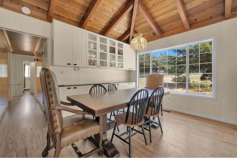 2779 Lakeview Dr - Photo 2 of 14