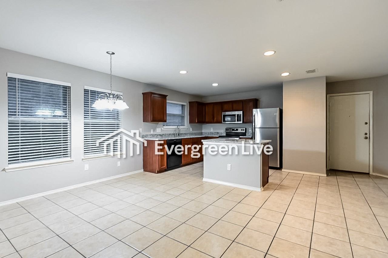 6624 Jollyn Ct - Photo 7 of 20