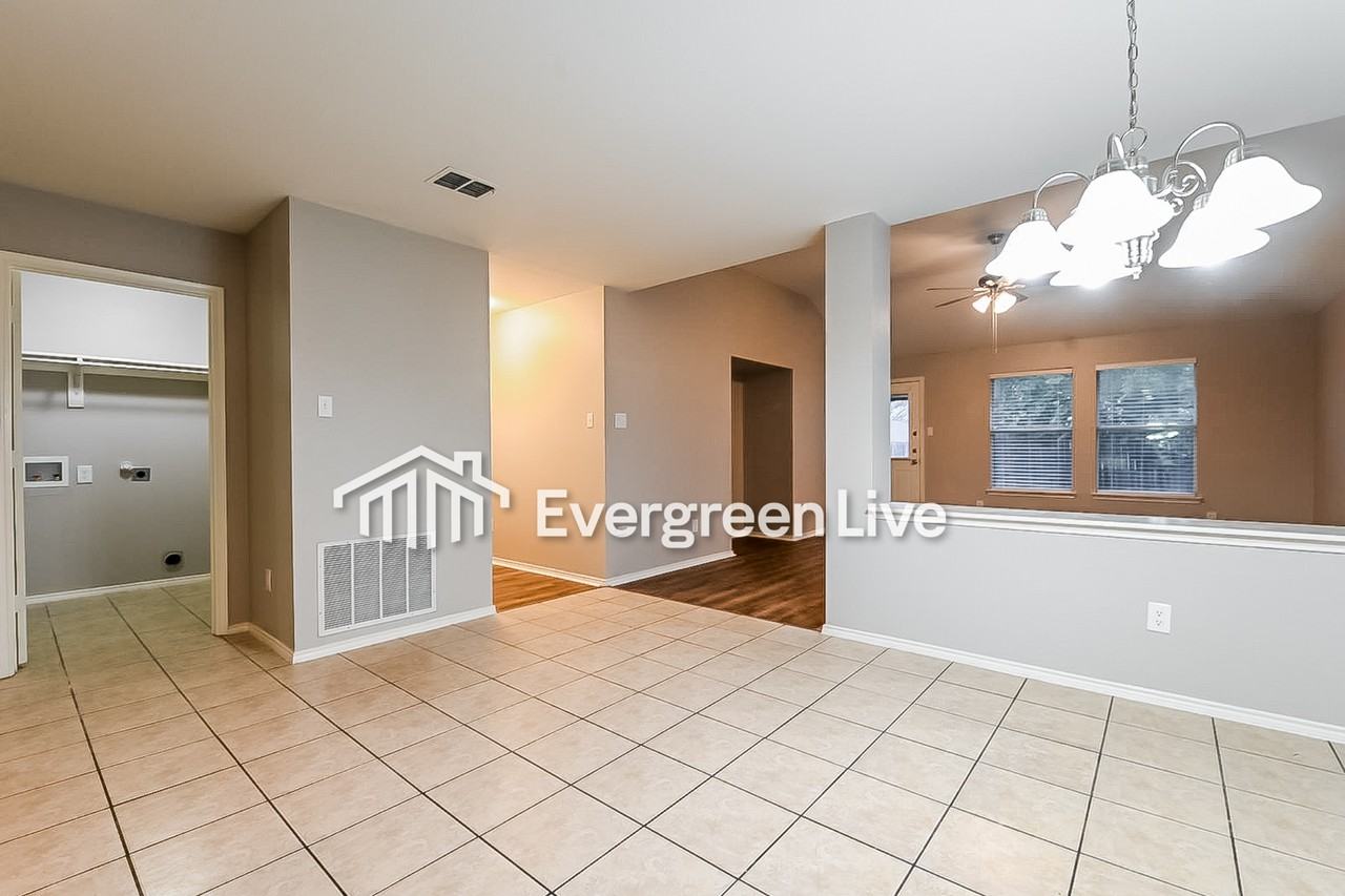 6624 Jollyn Ct - Photo 6 of 20