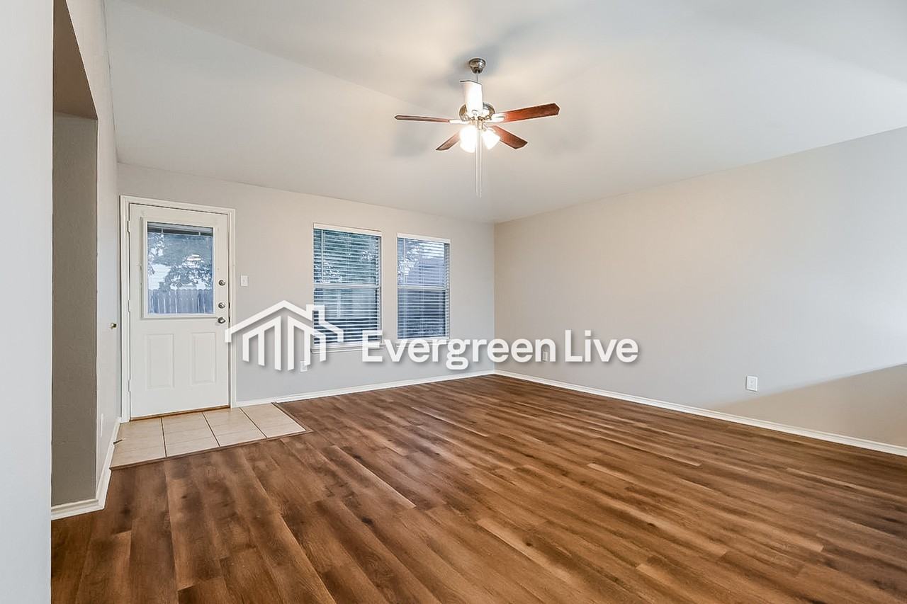 6624 Jollyn Ct - Photo 4 of 20