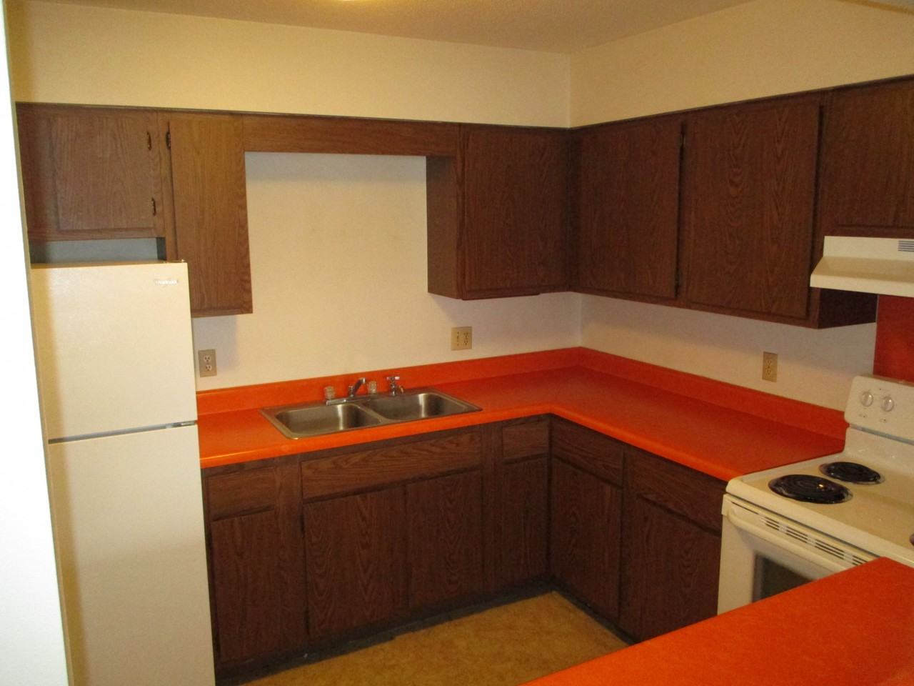 Miltona Apartments - Photo 3 of 9