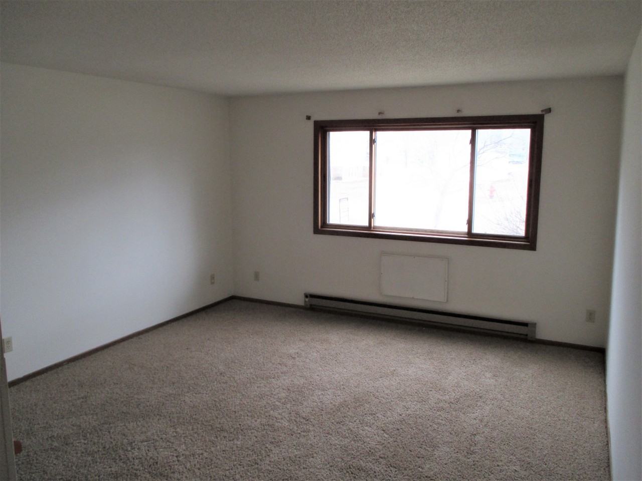 Miltona Apartments - Photo 5 of 9