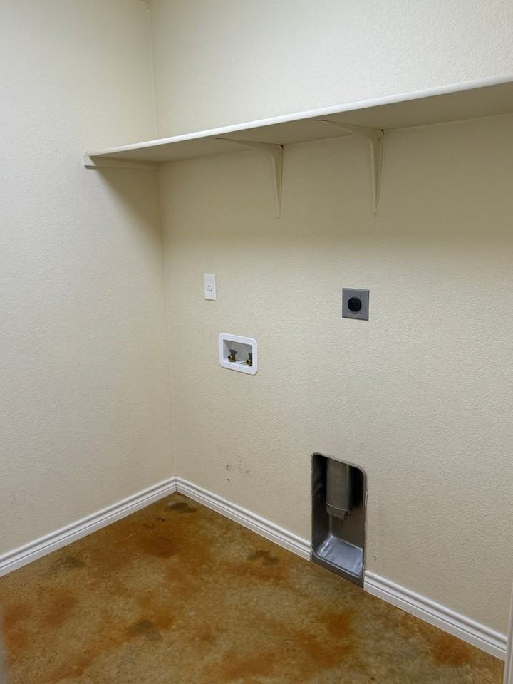 1109 E Avenue F - Photo 6 of 14