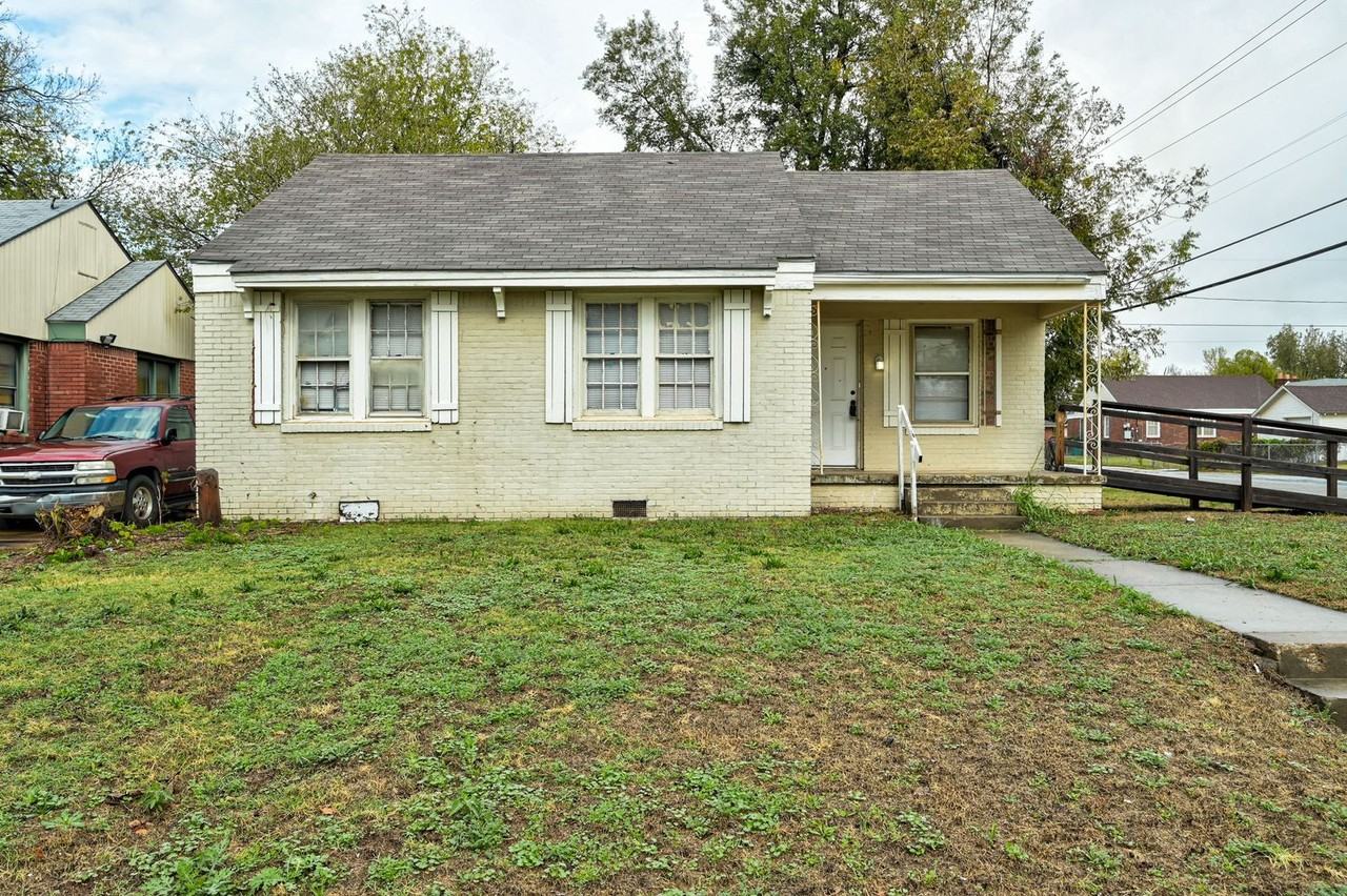 2135 Hardin Dr - Photo 2 of 28