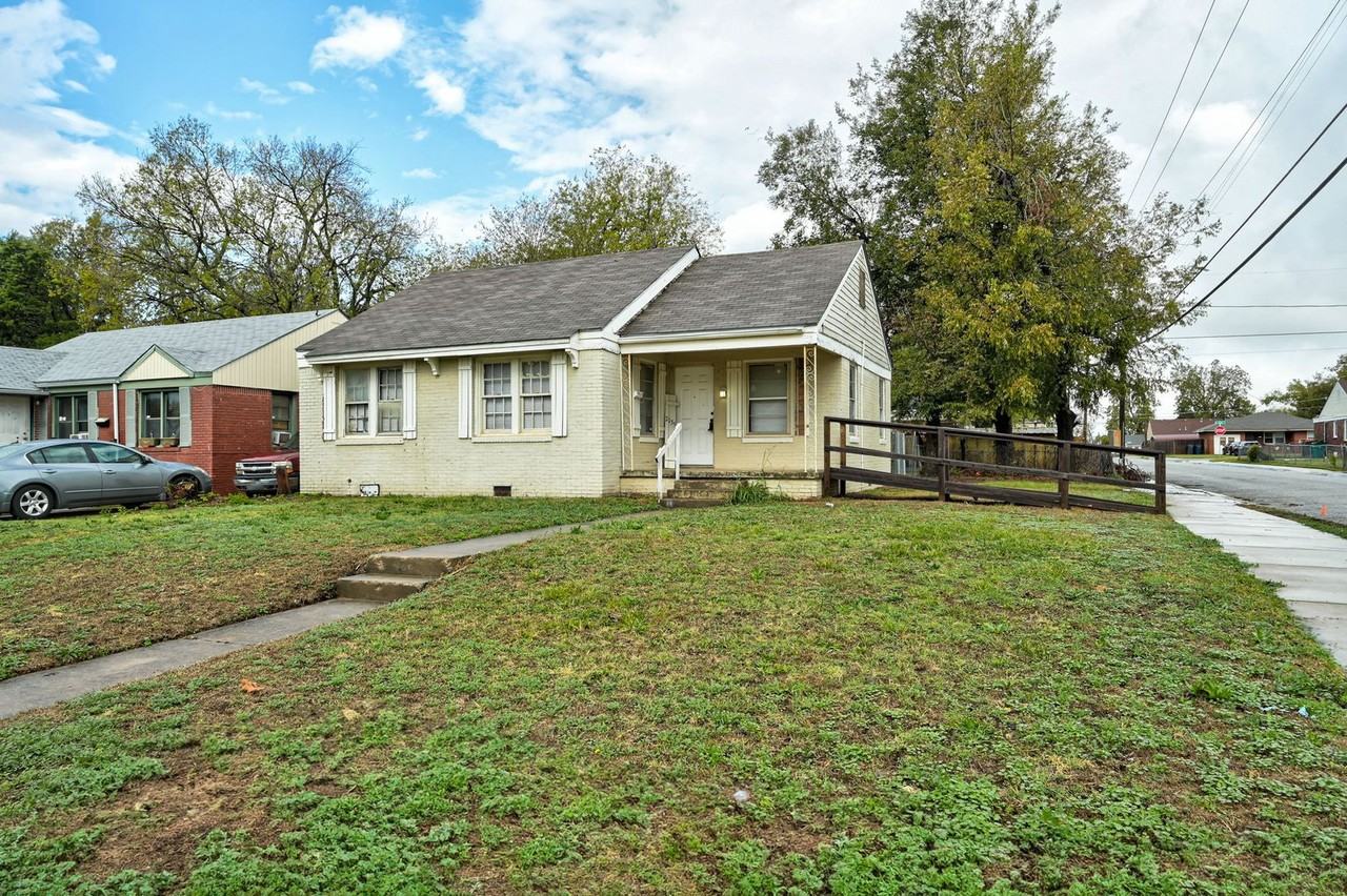 2135 Hardin Dr - Photo 3 of 28