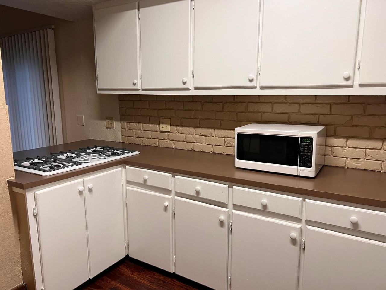 35 Whitney Ave N - Photo 2 of 10