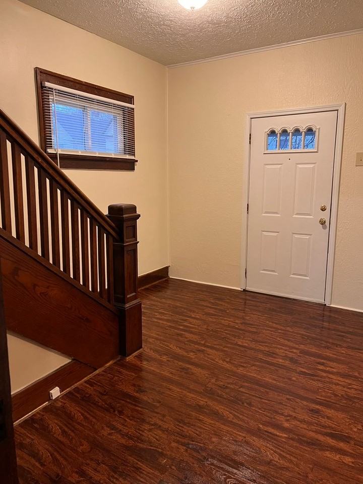 35 Whitney Ave N - Photo 6 of 10