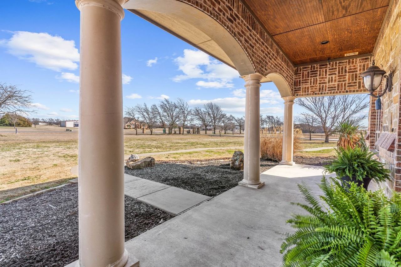 130 Cypress Point Dr - Photo 3 of 23