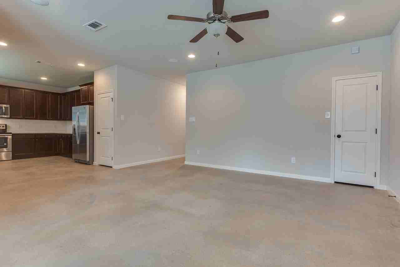 2803 Sandage Ave - Photo 4 of 11