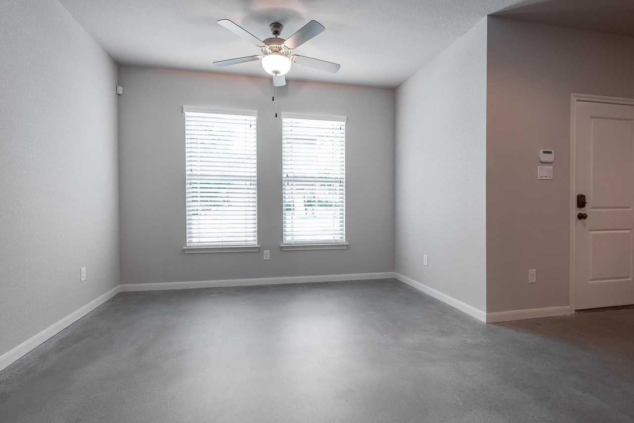2803 Sandage Ave - Photo 5 of 11