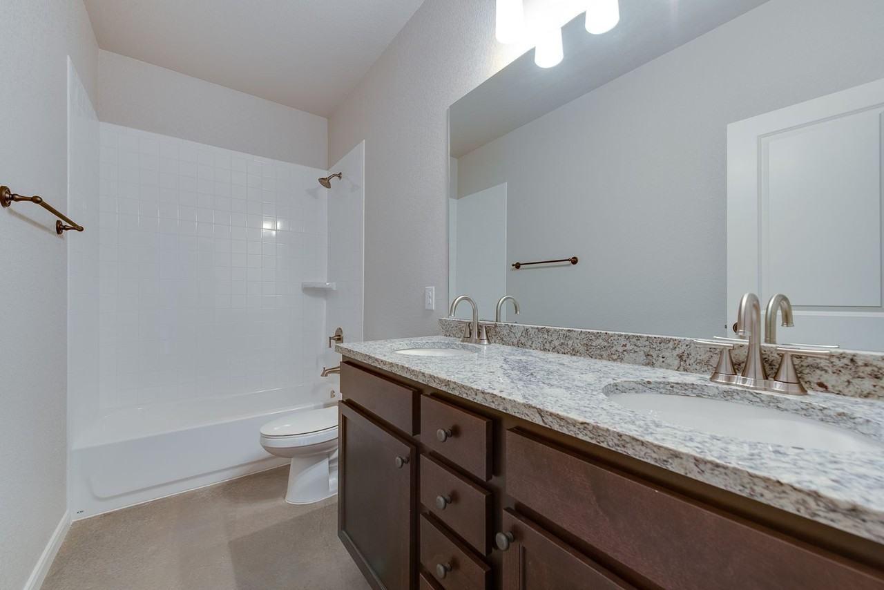 2803 Sandage Ave - Photo 6 of 11