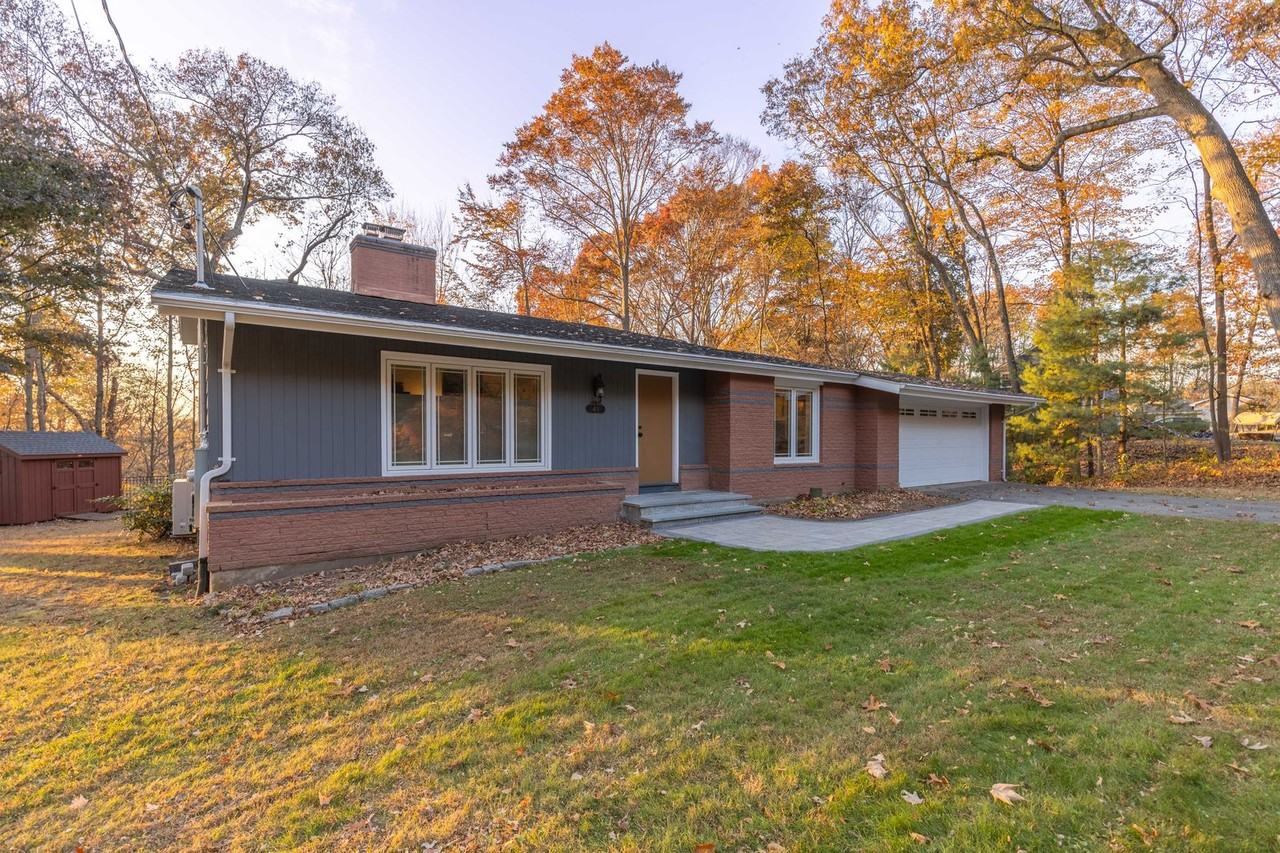 41 Glazier Dr - Photo 2 of 34