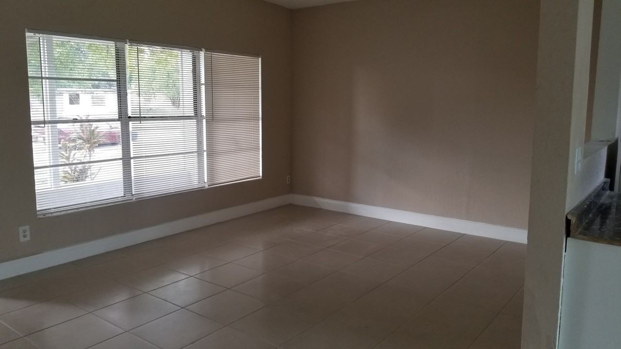 4612 Arch Ct - Photo 3 of 5