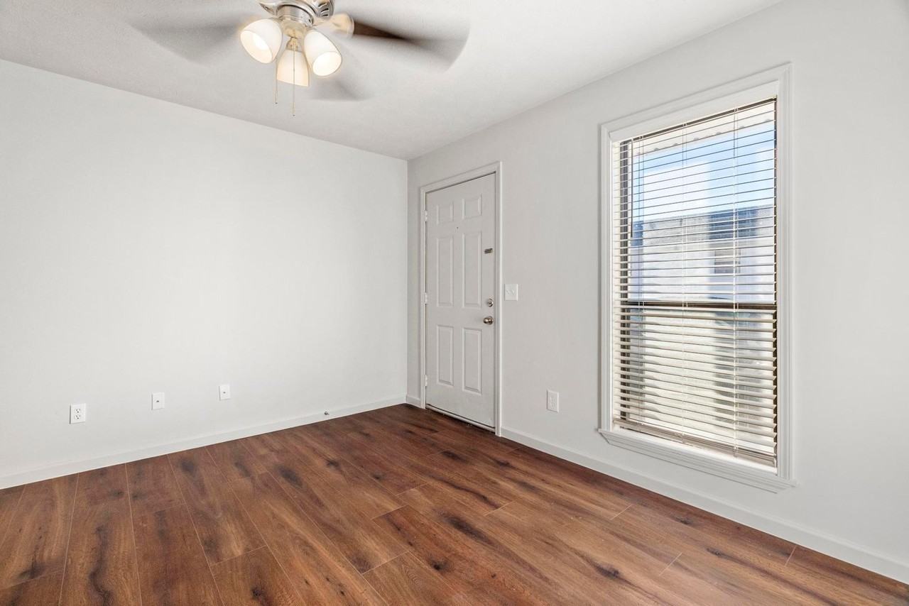 Walker II - Photo 4 of 8