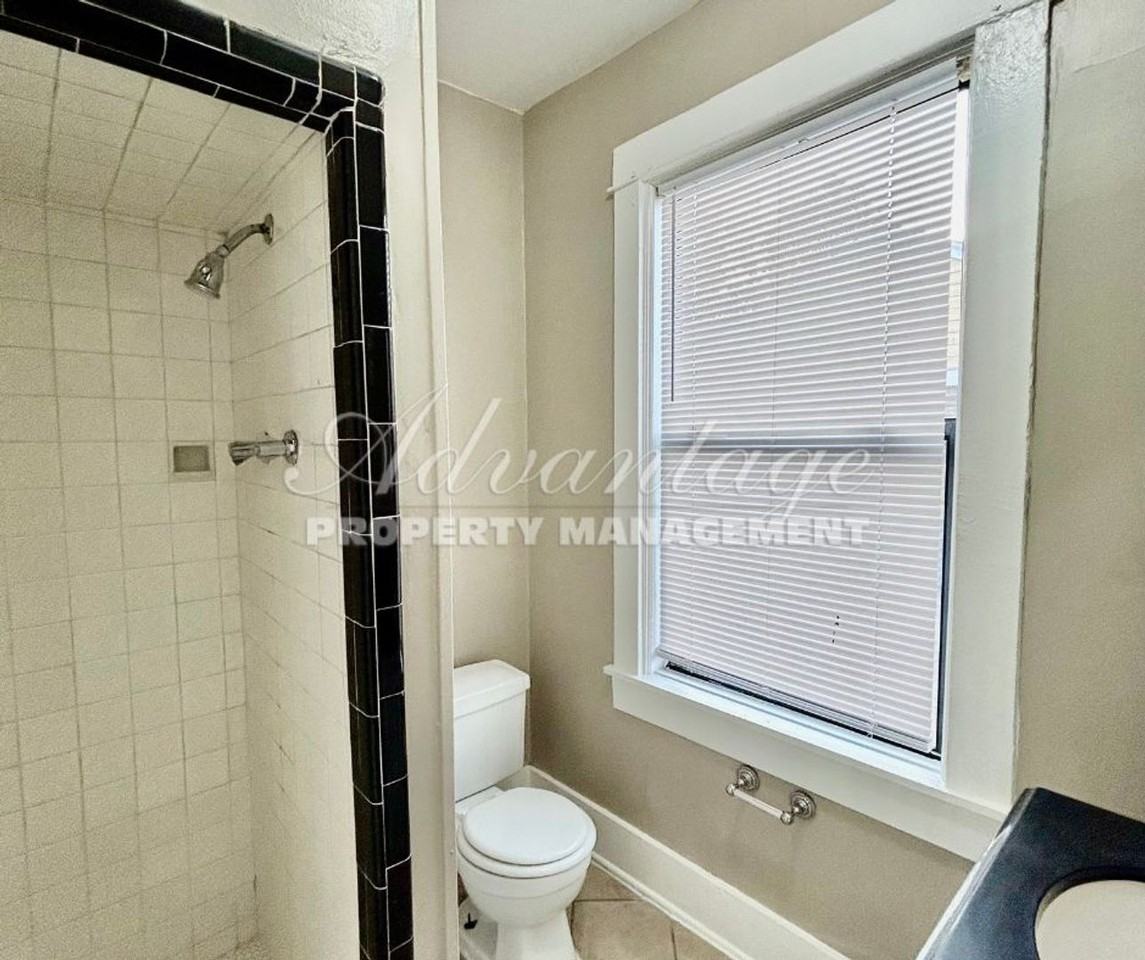1659 Jackson Ave - Photo 3 of 12