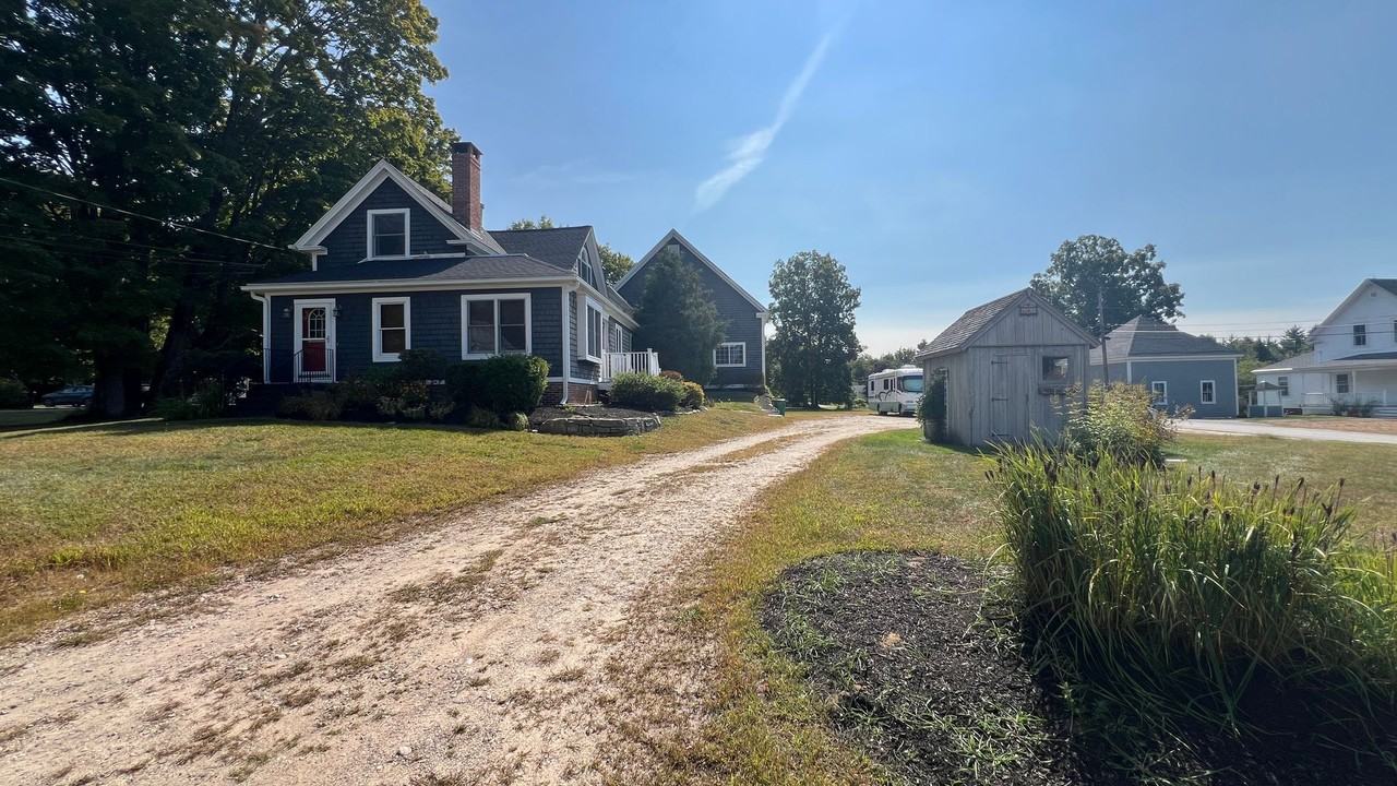 597 Portland St - Photo 2 of 6