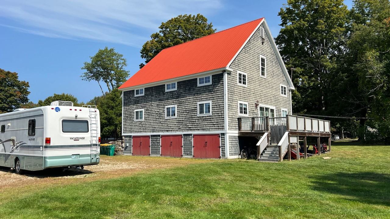 597 Portland St - Photo 5 of 6