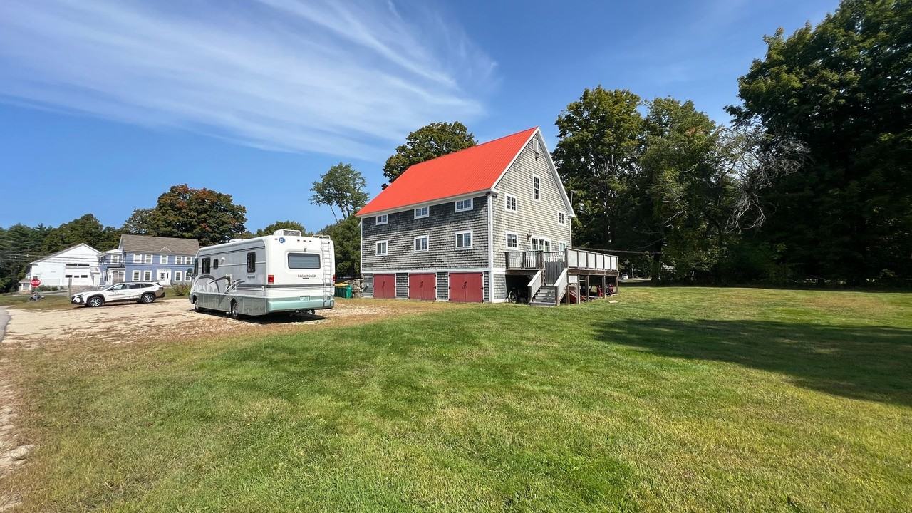 597 Portland St - Photo 6 of 6