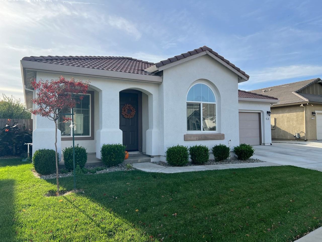 525 Ashwood Ln - Photo 2 of 42