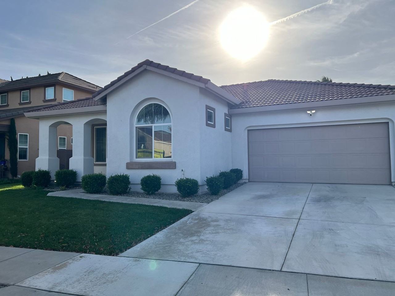 525 Ashwood Ln - Photo 3 of 42