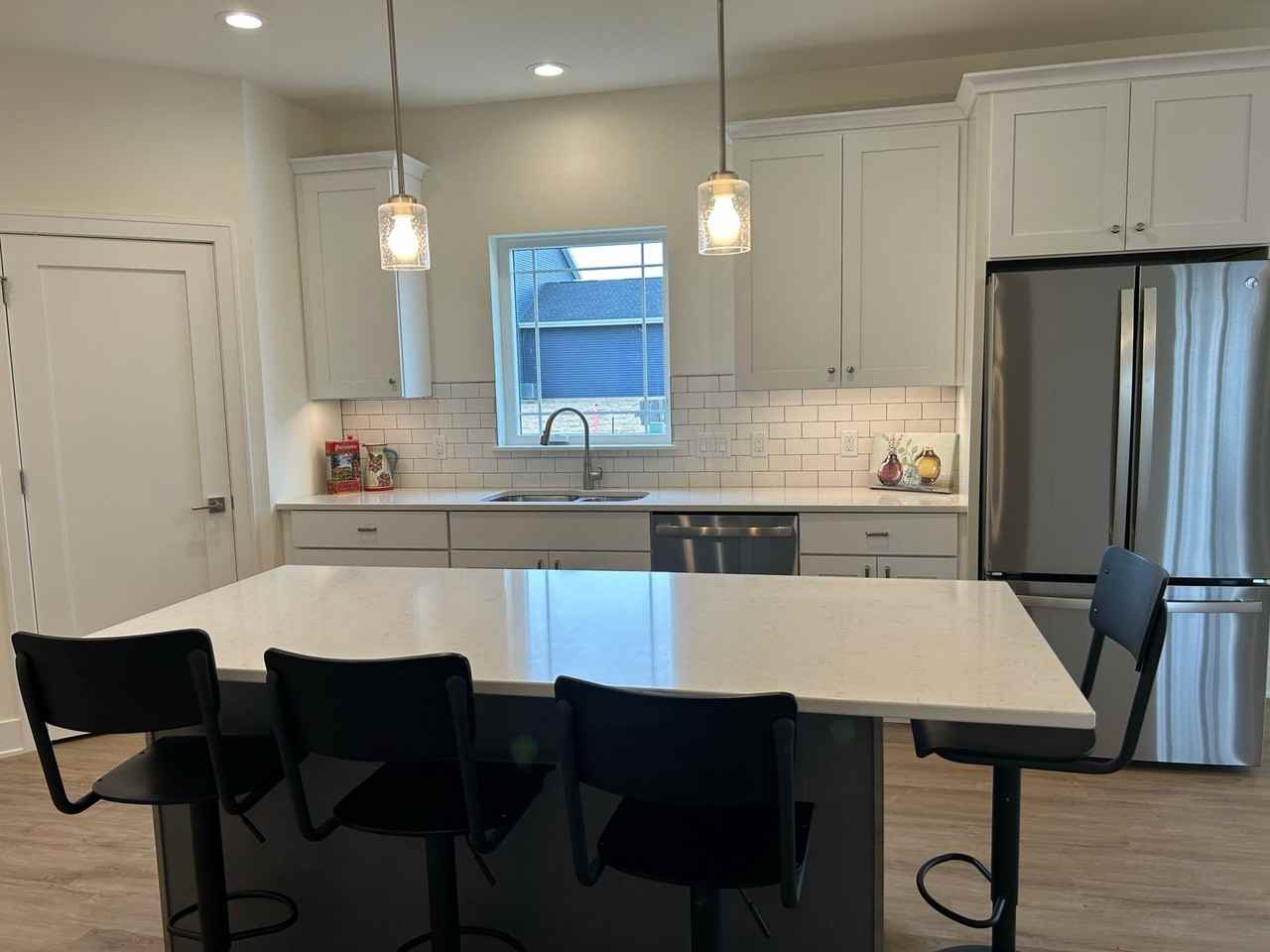 5714-5716 Eternity Dr - Photo 3 of 18