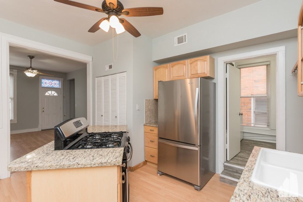 3110 N Racine Ave #R - Photo 5 of 10