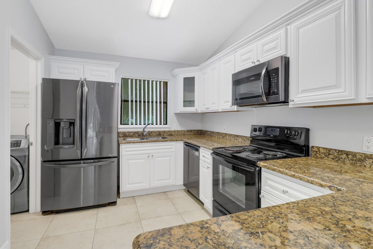 2130 Arbour Walk Cir #2724 - Photo 4 of 27