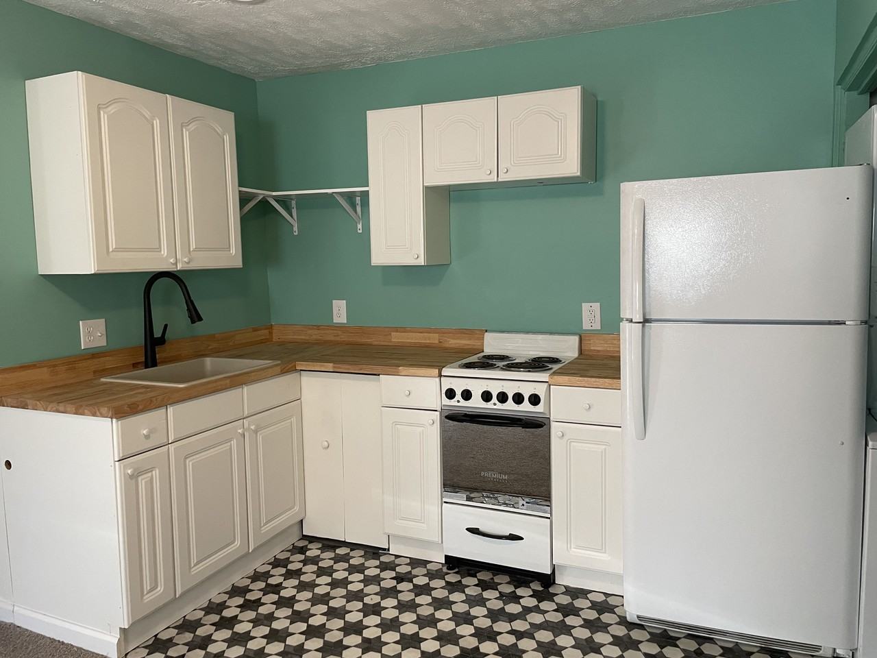 96 Thirkield Ave Se #B - Photo 3 of 9