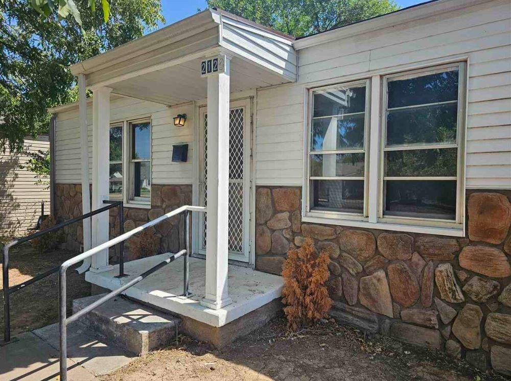 2120 Nw Lake Ave #NA - Photo 2 of 14