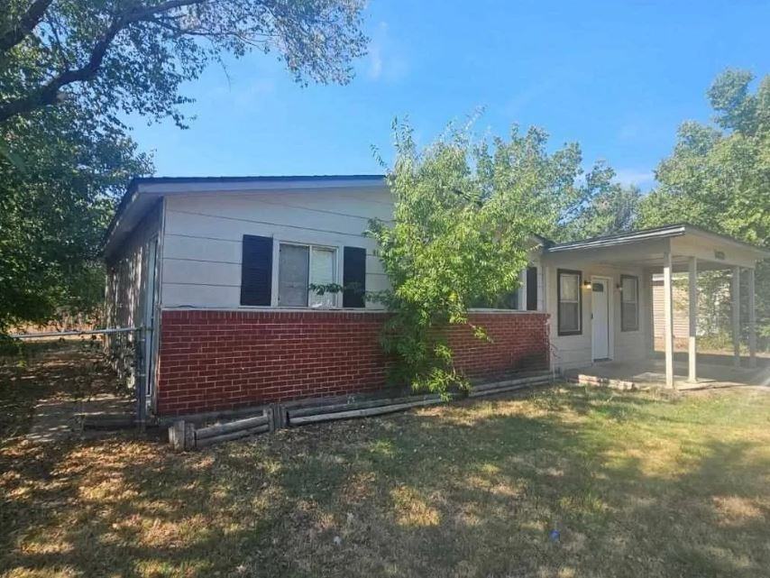 1410 Nw Ozmun Ave #NA - Photo 2 of 17