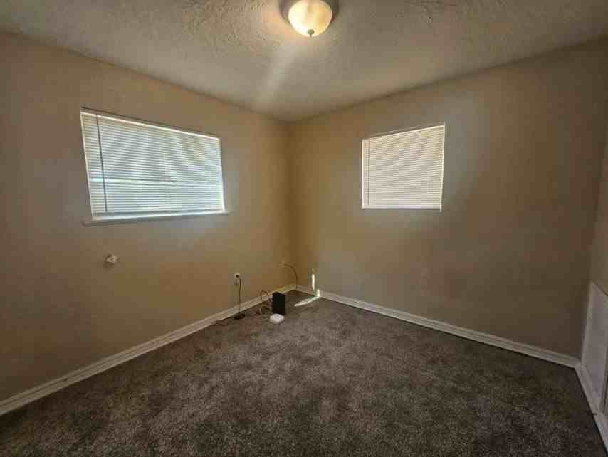 1410 Nw Ozmun Ave #NA - Photo 3 of 17