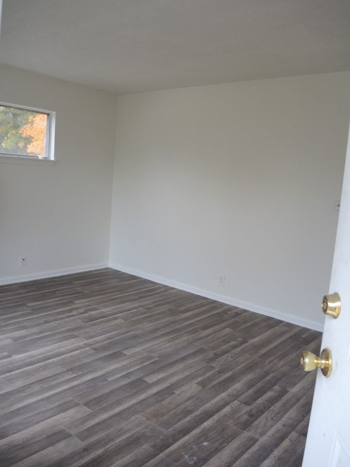 6802 Dupont St #NA - Photo 2 of 20