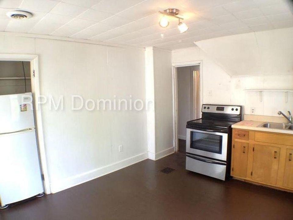 10205 Warwick Blvd #B - Photo 2 of 4