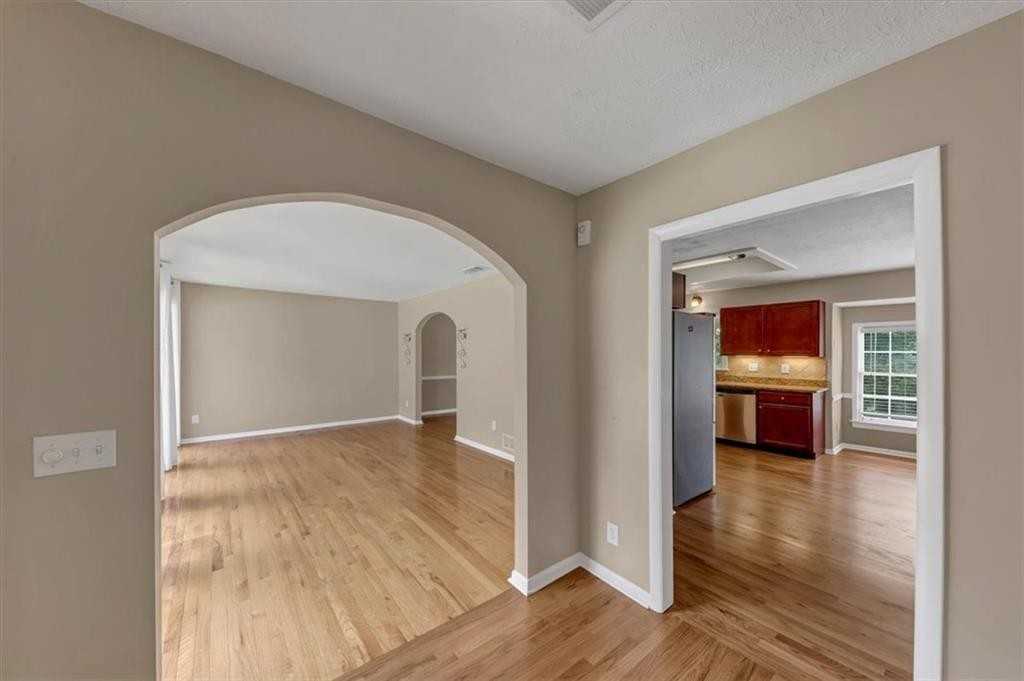 Casa Loma Dr & Georgian Woods Cir #2C - Photo 7 of 27