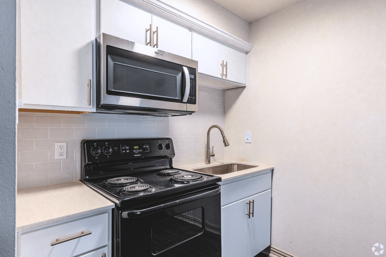 Lovato - Photo 5 of 18