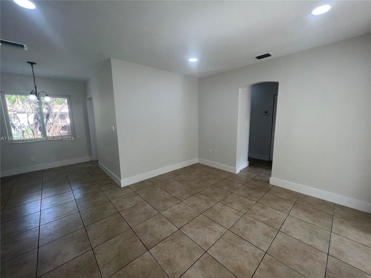 27 Ne 5th Ave - Photo 3 of 7
