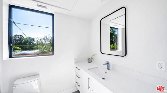 1123 N Formosa Ave #2 - Photo 2 of 8