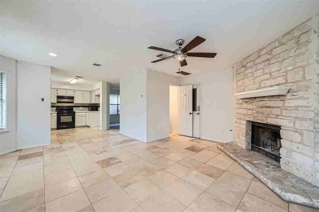 1303 Garden Path Dr - Photo 2 of 8