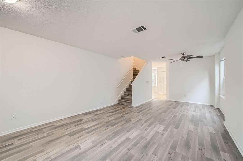 1303 Garden Path Dr - Photo 3 of 8