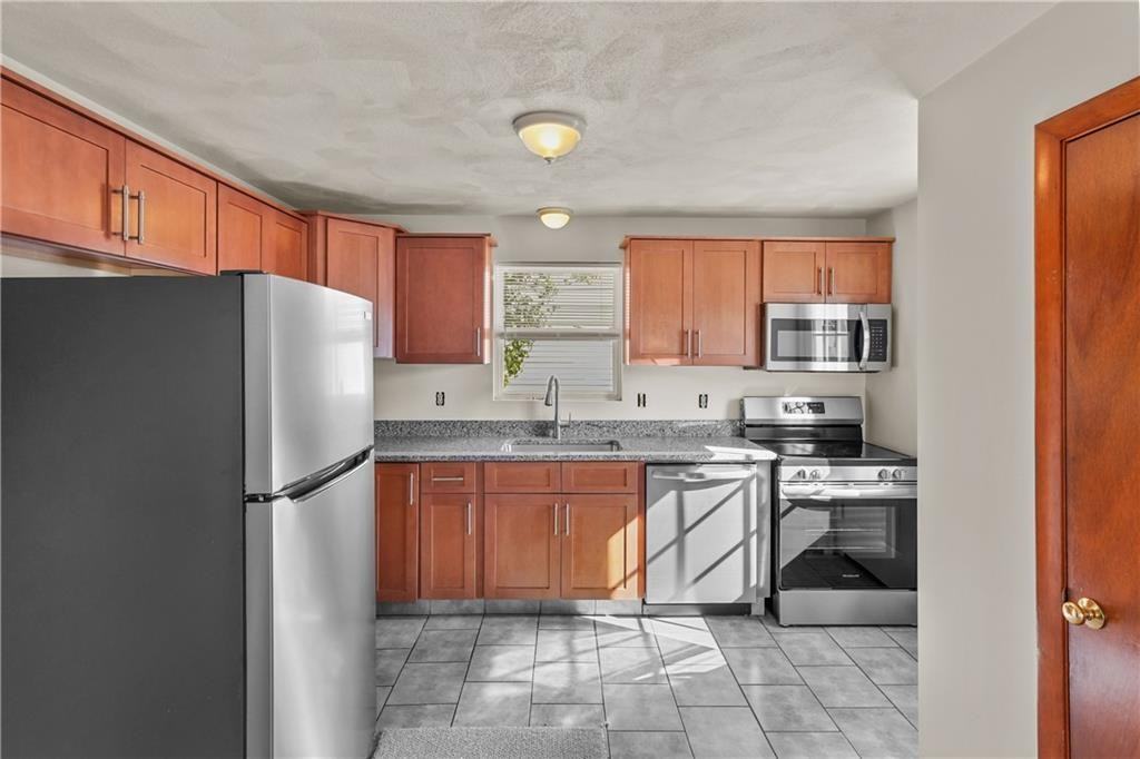 295 Grand Ave - Photo 2 of 22