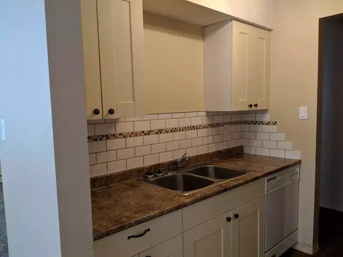 4932 56 St #102 - Photo 2 of 9