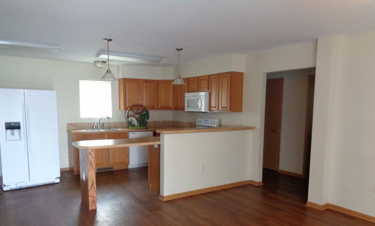 Pine Village - Photo 4 of 6