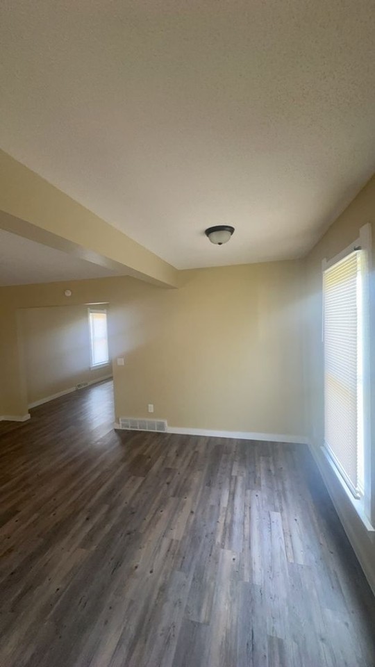 2114 Woodford St - Photo 2 of 5