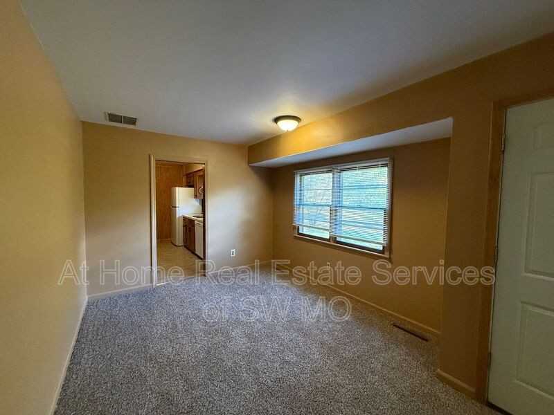 1152 S Paula Ave - Photo 3 of 11