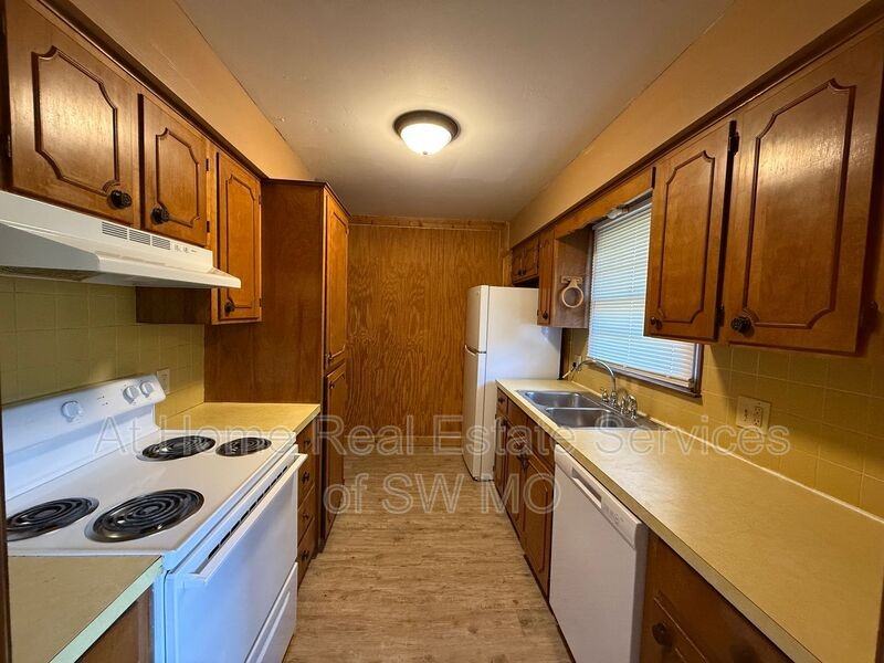 1152 S Paula Ave - Photo 4 of 11