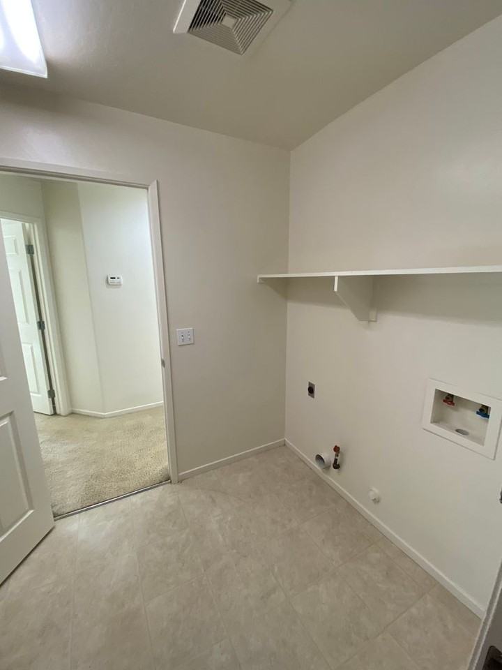 1025 W Reese Ct - Photo 4 of 34