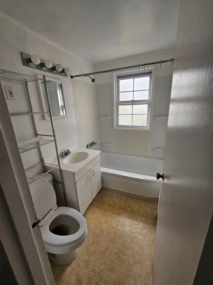 Chestnut Hills Apartments! - Photo 6 of 25