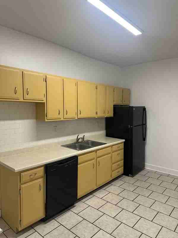 902 State St - Photo 3 of 14